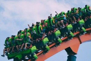 10 Roller Coaster Tercepat di Dunia Bikin Kita Deg-degan