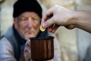 Ternyata Inilah 4 Waktu Utama Bersedekah Agar Pahalanya Berlipat Ganda