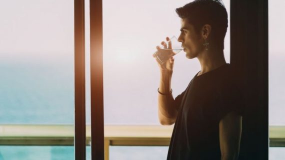 8 Manfaat Minum Air Setelah Bangun Tidur