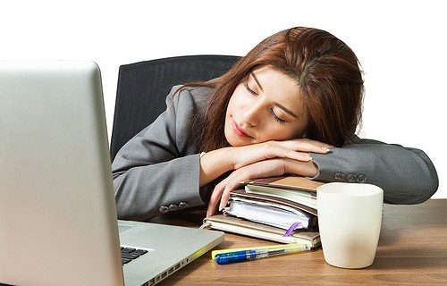 Tips Agar Kamu Tidak Mengantuk Setelah Makan Siang