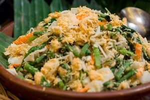 Resep dan Cara Membuat Urap Sayuran Bumbu Kelapa Khas Sunda