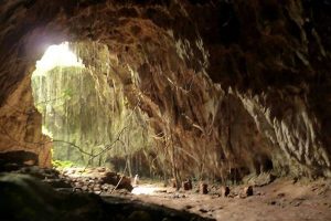 Wisata Sejarah Sambil Belajar Arkeologis di Goa Malawang Tasikmalaya