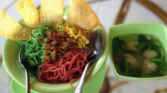 Kedai Pelangi Tempat Mie Ayam Unik Tasikmalaya